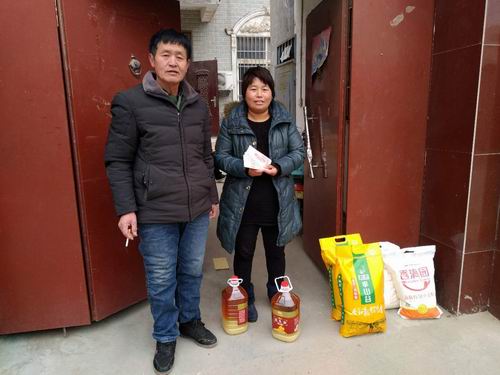 调整大小 困难职工梁志红.jpg